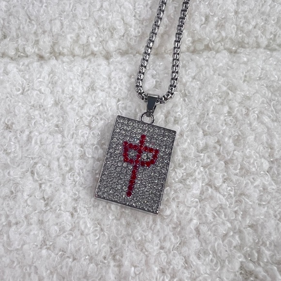 Street Style Fashion Necklace - Bold and Trendy Statement for Every Outfit - Picture 1 of 4